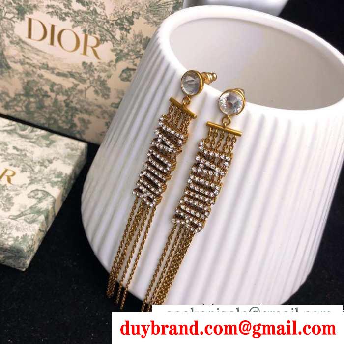 この秋冬に選びたいデザイン ディオール 秋冬ファッションの幅が広がる dior トレンドライクになりがち ピアス