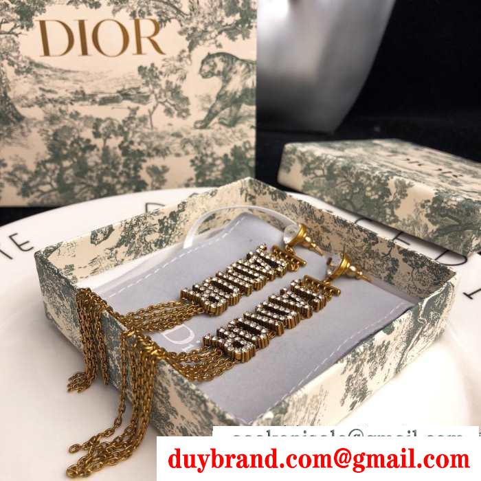 この秋冬に選びたいデザイン ディオール 秋冬ファッションの幅が広がる dior トレンドライクになりがち ピアス