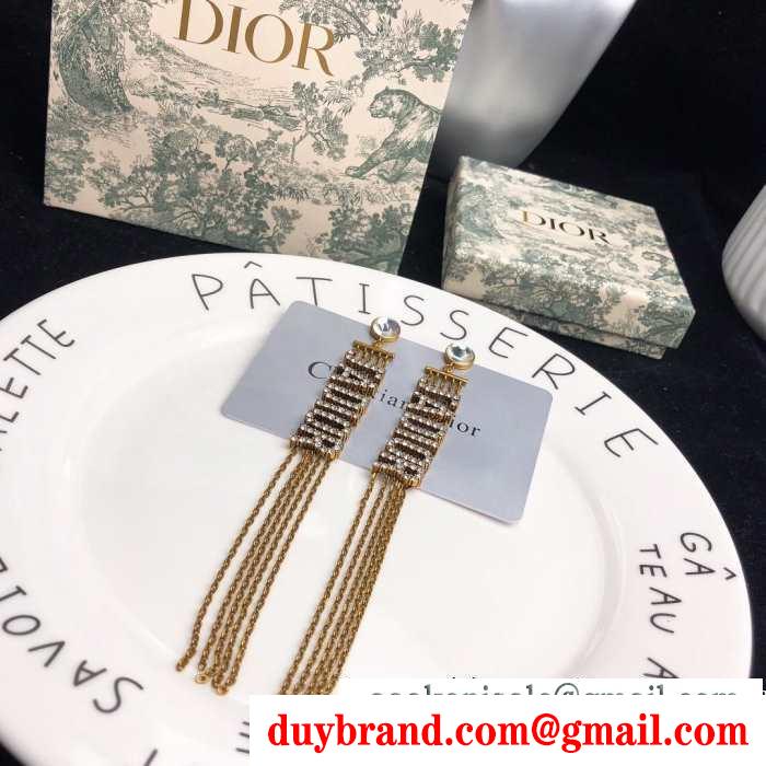 この秋冬に選びたいデザイン ディオール 秋冬ファッションの幅が広がる dior トレンドライクになりがち ピアス