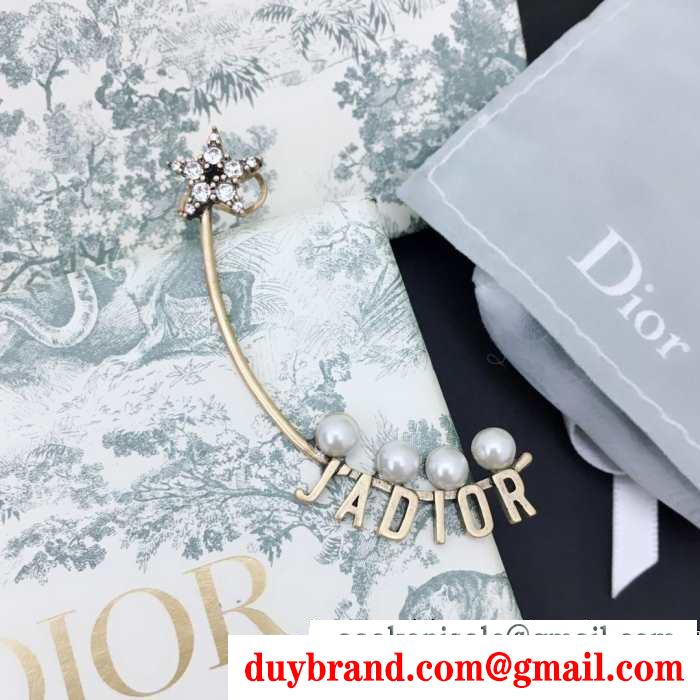 冬ムードを盛り上げる  ディオール DIOR 動きやすく楽チンなスタイルピアス 防寒とおしゃれを両立させるコーデ