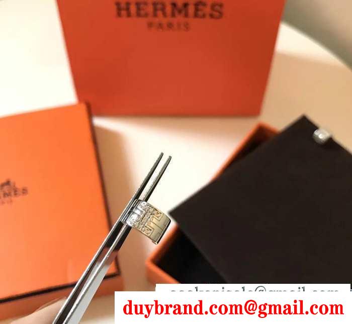 HERMES トレンドライクになりがち エルメス 2019秋冬の必需品 ピアス ナチュラルコーデに使いやすい