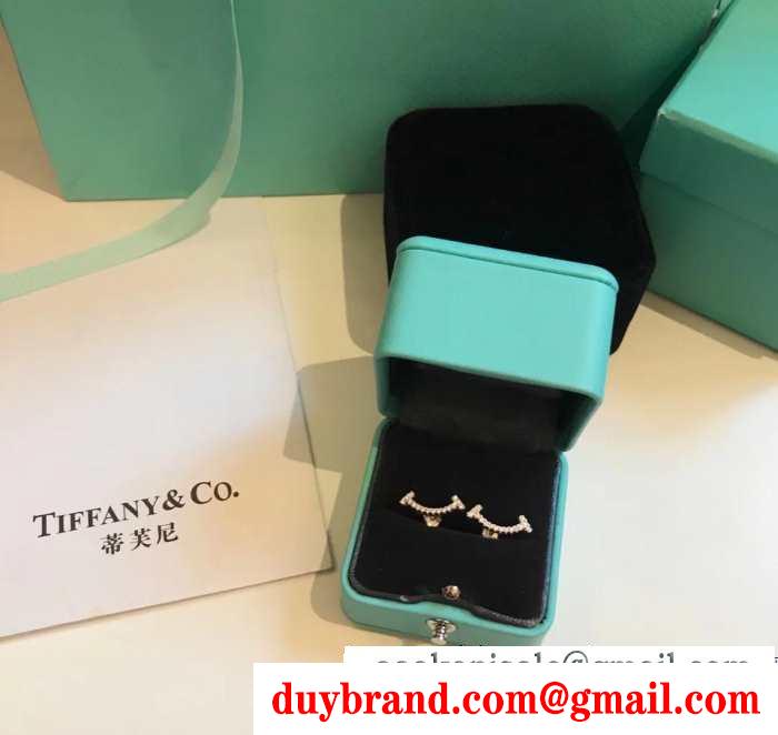 秋冬っぽいおしゃれを楽しめる  ティファニー Tiffany&Co 秋冬トレンドを取り入れたコーデを楽しむ ピアス 真冬にもうまく着こなせる