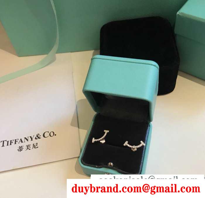 秋冬っぽいおしゃれを楽しめる  ティファニー Tiffany&Co 秋冬トレンドを取り入れたコーデを楽しむ ピアス 真冬にもうまく着こなせる