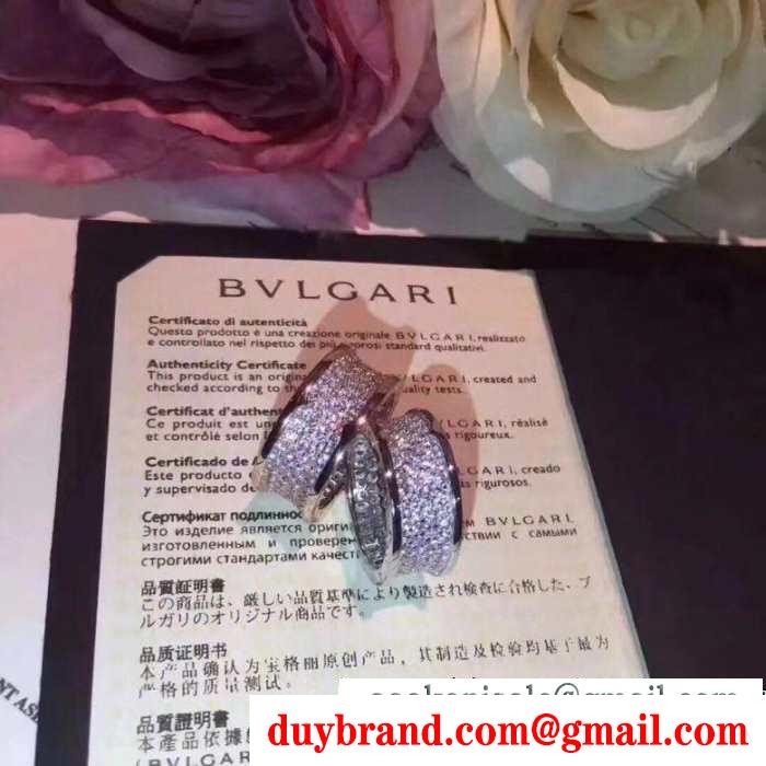 冬ムードを盛り上げる ブルガリ 動きやすく楽チンなスタイル BVLGARI 防寒とおしゃれを両立させるコーデ リング/指輪