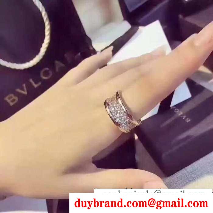 冬ムードを盛り上げる ブルガリ 動きやすく楽チンなスタイル BVLGARI 防寒とおしゃれを両立させるコーデ リング/指輪