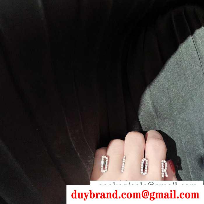 リング/指輪 冬ムードを盛り上げる ディオール 防寒とおしゃれを両立させるコーデ dior 秋冬の色味が叶える華やかコーデ