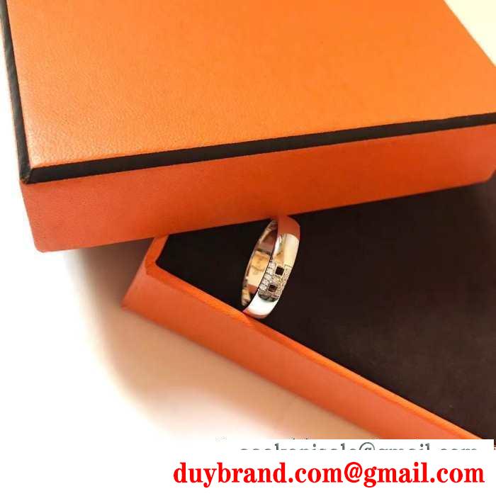 エルメス 秋めいたコーデに仕上げる hermes 簡単に秋冬の季節感をアップ リング/指輪 寒い冬にぜひ取り入れたい
