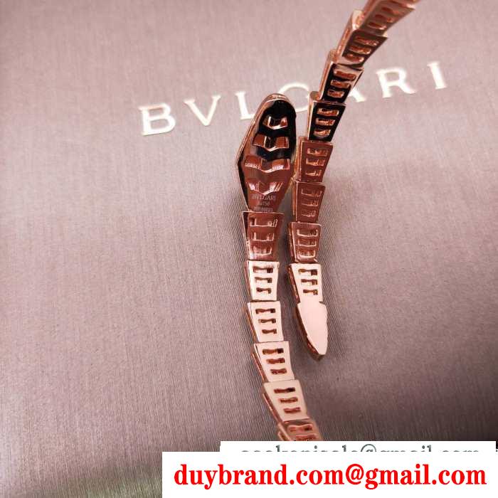 落ち着いた秋冬の雰囲気に演出 ブルガリ秋を感じるスタイルを楽しむ bvlgari ブレスレット真冬でおしゃれに着こなす2色可選