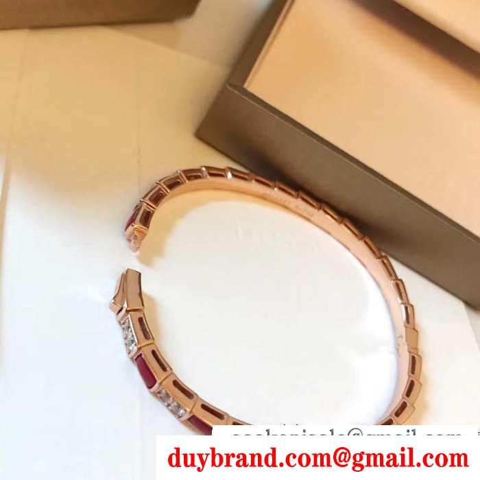 おしゃれさんに近づける ブルガリ 秋冬にきちんと感も漂うはスタイリング bvlgari 今回の秋冬に欲しいスタイル ブレスレット