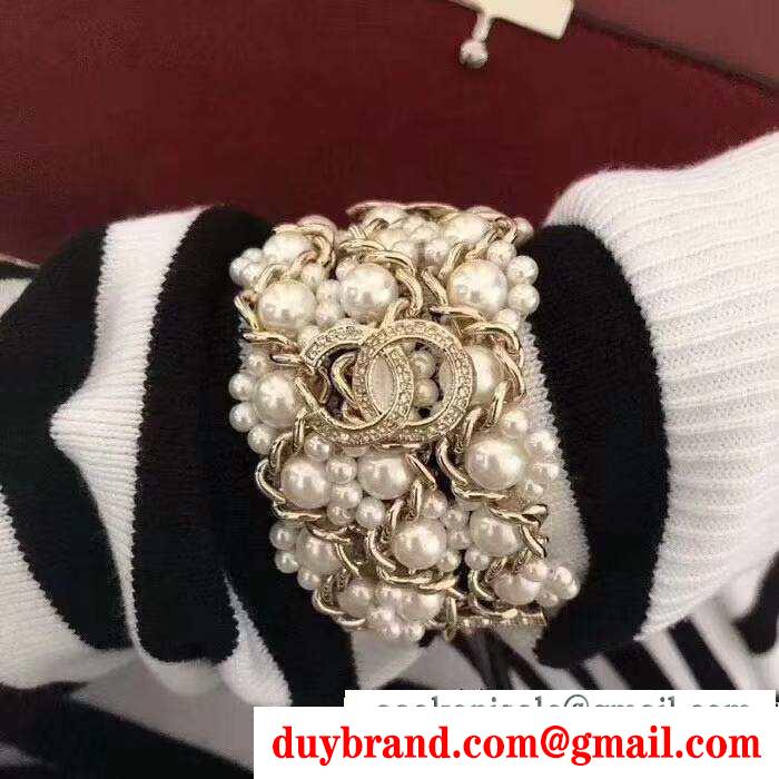 この秋の主役となった ブレスレット 秋冬ファッションのマストアイテム  秋冬ファッションの幅が広がる chanel