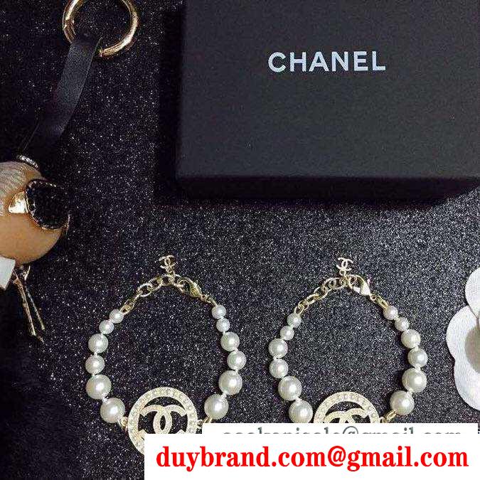ブレスレット 寒い冬にぜひ取り入れたい  落ち着いた秋冬の雰囲気に演出 chanel 秋らしさを演出できる