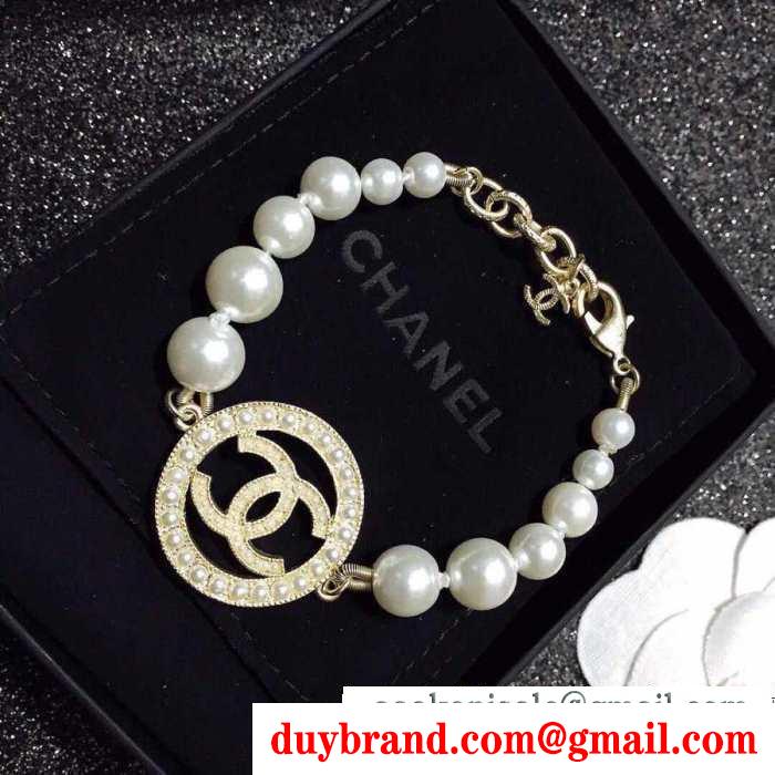 ブレスレット 寒い冬にぜひ取り入れたい  落ち着いた秋冬の雰囲気に演出 chanel 秋らしさを演出できる