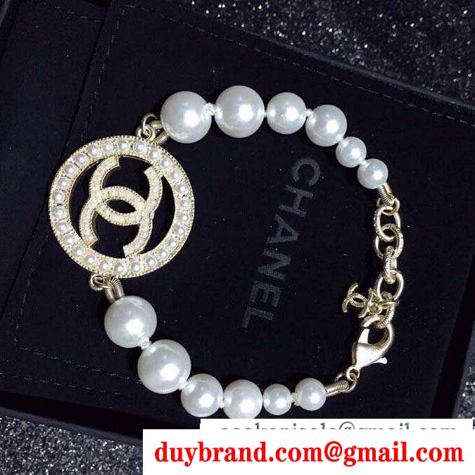 ブレスレット 寒い冬にぜひ取り入れたい  落ち着いた秋冬の雰囲気に演出 chanel 秋らしさを演出できる