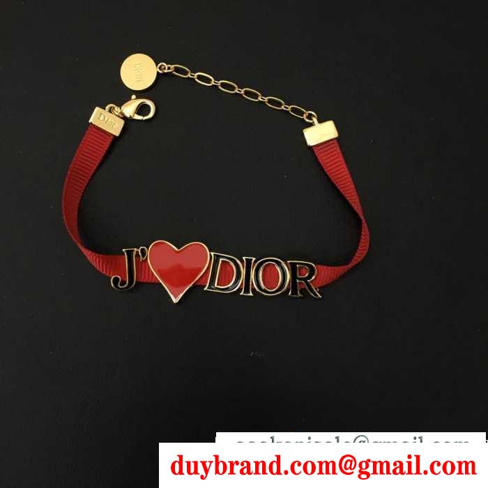 ブレスレット  着こなしの幅が広がる  ディオール 秋冬ファッションをおしゃれに着こなし DIOR 真冬には大注目