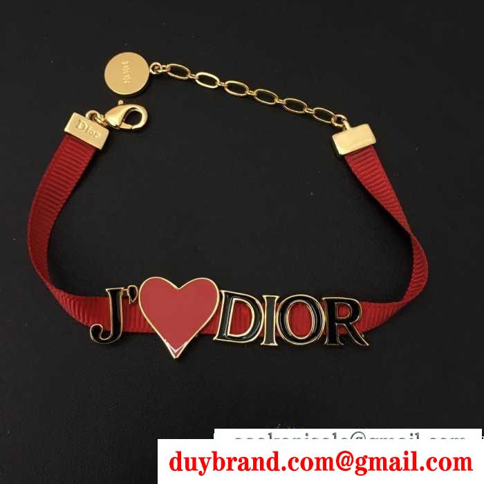 ブレスレット  着こなしの幅が広がる  ディオール 秋冬ファッションをおしゃれに着こなし DIOR 真冬には大注目