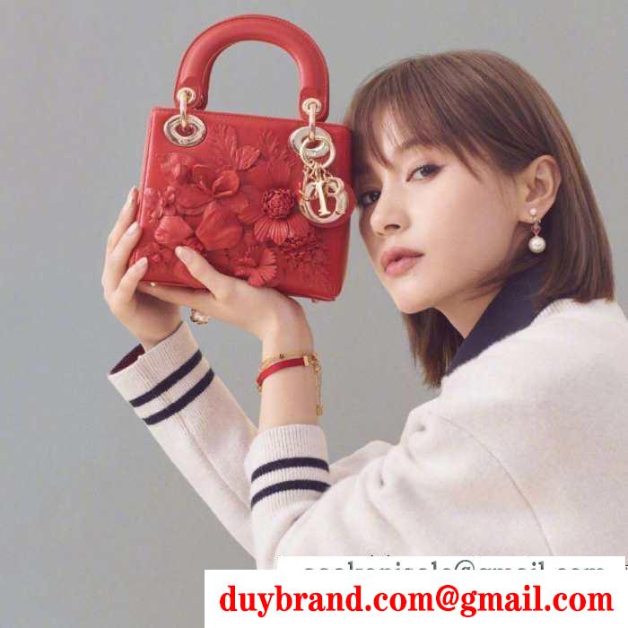 ブレスレット  着こなしの幅が広がる  ディオール 秋冬ファッションをおしゃれに着こなし DIOR 真冬には大注目