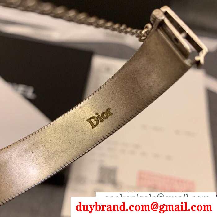 ディオール dior 秋冬っぽいスタイルを作り出す ブレスレット冬のおしゃれをレベルアップ この秋におしゃれでかわいい着こなし