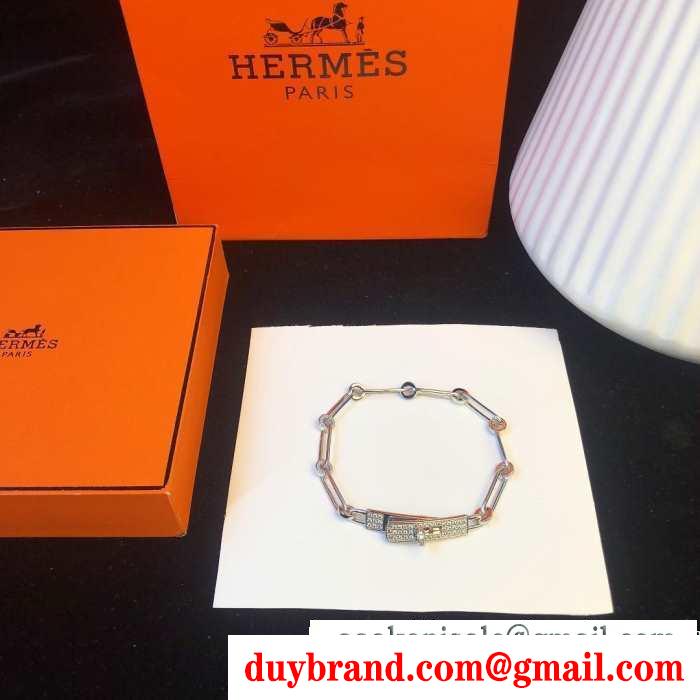 遊び心たっぷり秋冬コーデ エルメス 秋冬コーデに合わせやすい hermes ブレスレット 着こなしの幅が広がる 真冬には大注目