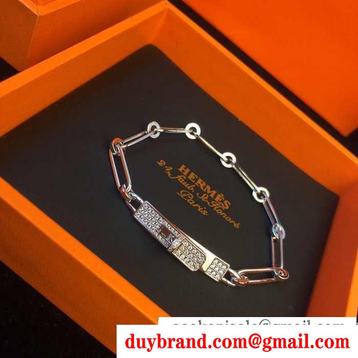 遊び心たっぷり秋冬コーデ エルメス 秋冬コーデに合わせやすい hermes ブレスレット 着こなしの幅が広がる 真冬には大注目