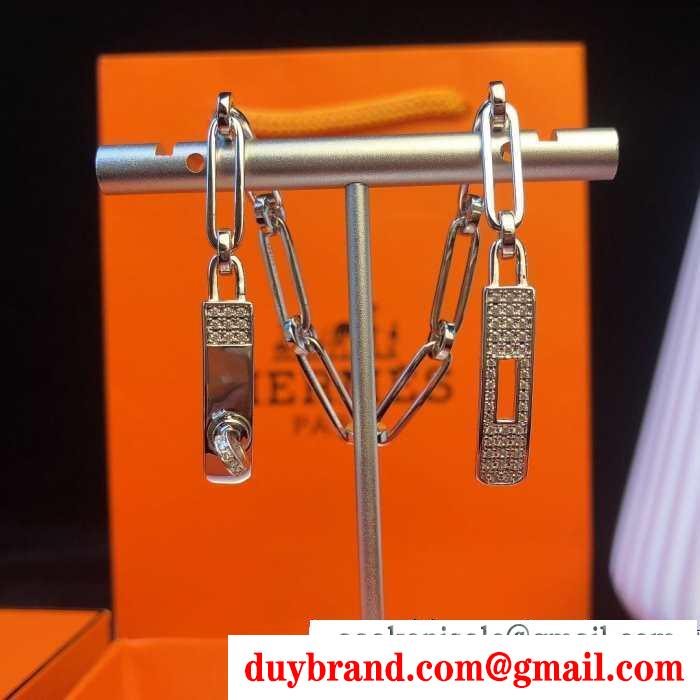 遊び心たっぷり秋冬コーデ エルメス 秋冬コーデに合わせやすい hermes ブレスレット 着こなしの幅が広がる 真冬には大注目