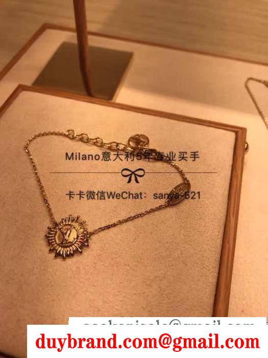 秋冬っぽいおしゃれを楽しめる ブレスレット この秋冬に持ちたくなる ルイ ヴィトン louis vuitton 真冬にもうまく着こなせる