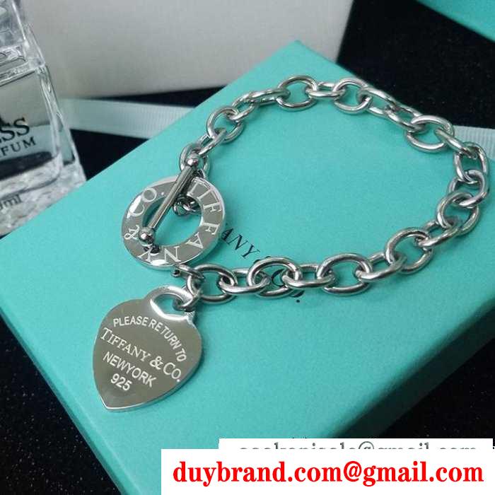ティファニー 秋冬らしく着こなそう tiffany&co 2019秋冬におしゃれな着こなし ブレスレット冬のコーデも上品なイメージにしてくれる