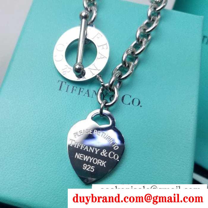 ティファニー 秋冬らしく着こなそう tiffany&co 2019秋冬におしゃれな着こなし ブレスレット冬のコーデも上品なイメージにしてくれる