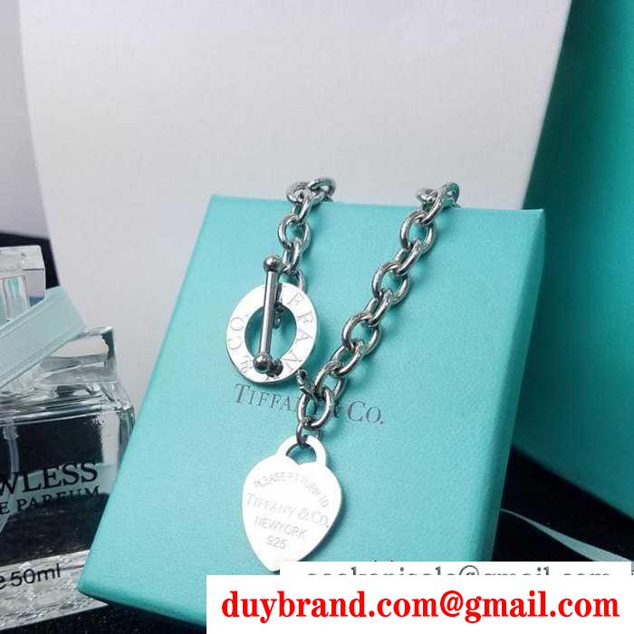 ティファニー 秋冬らしく着こなそう tiffany&co 2019秋冬におしゃれな着こなし ブレスレット冬のコーデも上品なイメージにしてくれる
