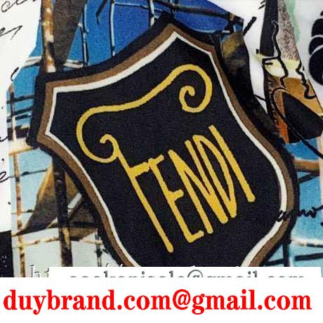 今年らしいトレンド感のある着こなし フェンディ fendi シャツ 2019秋冬の必需品