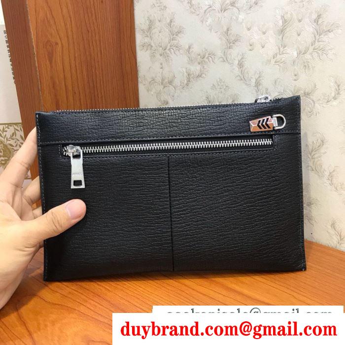 エルメス 冬のコーデも上品なイメージにしてくれる hermes この秋で旬のスタイルを楽しむ ポーチ 秋冬のコーデの強い味方