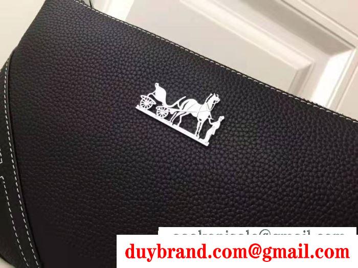 秋のおしゃれをもっと楽しめる エルメス 今年の秋冬のトレンドも意識 hermes 秋めいたコーデに仕上げる ポーチ 秋らしさを演出できる