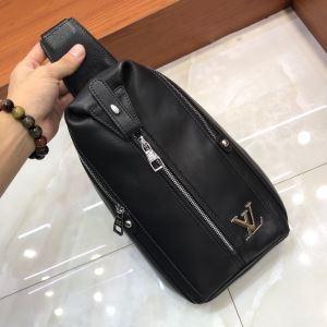 Thiết kế Westback Louis Vuitto...
