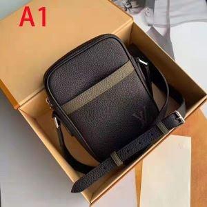 Túi mini tọa độ mùa đông cũng khiến chúng trở thành hình ảnh thanh lịch Louis Vuitton tận hưởng phong cách theo mùa trong mùa thu mùa thu / mùa đông của Louis Vuitton Fall / Winter Corde Ally _ Louis Vuitton Louis Vuitton_ Thương hiệu giá rẻ (lớn nhất )
