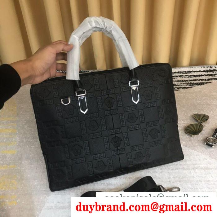 ハンドバッグ 今シーズンもトレンド感溢れたコーデ ヴェルサーチ 冬ファッションと相性抜群 versace 秋冬ファッションに合わせたい