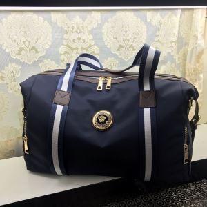 Thời trang mùa thu / mùa đông tạo nên phong cách phong cách Versace thời trang tốt đẹp dễ dàng hoàn thành Versace Vali phong cách đẹp mùa đông này _ Versace Versace_ Thương hiệu giá rẻ 