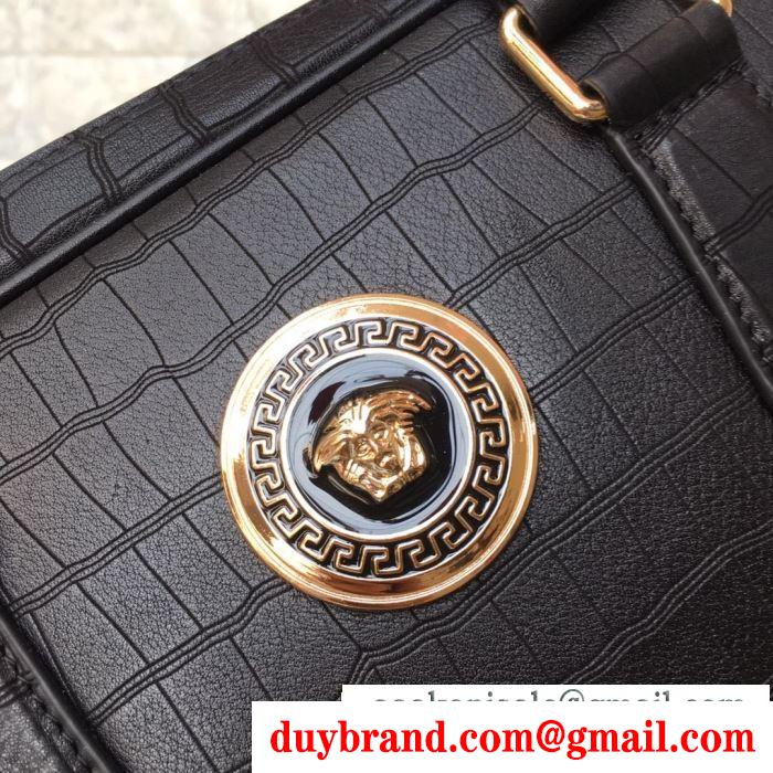 この秋におしゃれでかわいい着こなし ヴェルサーチversace 秋冬らしく着こなそう ハンドバッグ 2019秋冬におしゃれな着こなし