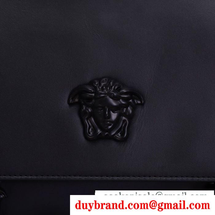落ち着いた秋冬ファッションを楽しむ ヴェルサーチ 普段使いもオフィスもok versace リュック 簡単に秋冬の雰囲気を演出