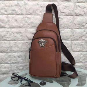 Mùa này cũng có đầy đủ các túi cơ thể nổi bật Versace Versace hợp thời
