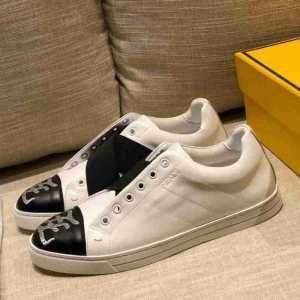Fendi Fendi Fendi ấm áp và phong cách tạo ra một bầu không khí ấm áp với bầu không khí ấm áp và ấm áp.