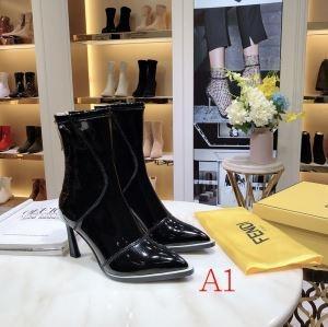 Lựa chọn nhiều màu của Fendi dễ sử dụng trong các tọa độ mùa thu Fendi Boots nhiều tọa độ mùa thu / mùa đông