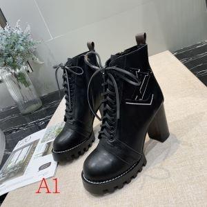 boost đế bằng Louis Vuitton STAR TRAIL ANKLE Monogram 