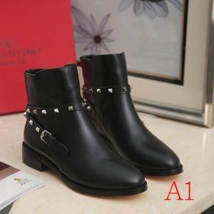 Giày da Valentino dễ di chuyển...