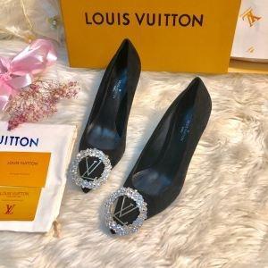 Lựa chọn ba màu, phong cách Louis Vuitton cũng có nhiều xu hướng vào mùa thu và mùa đông.
