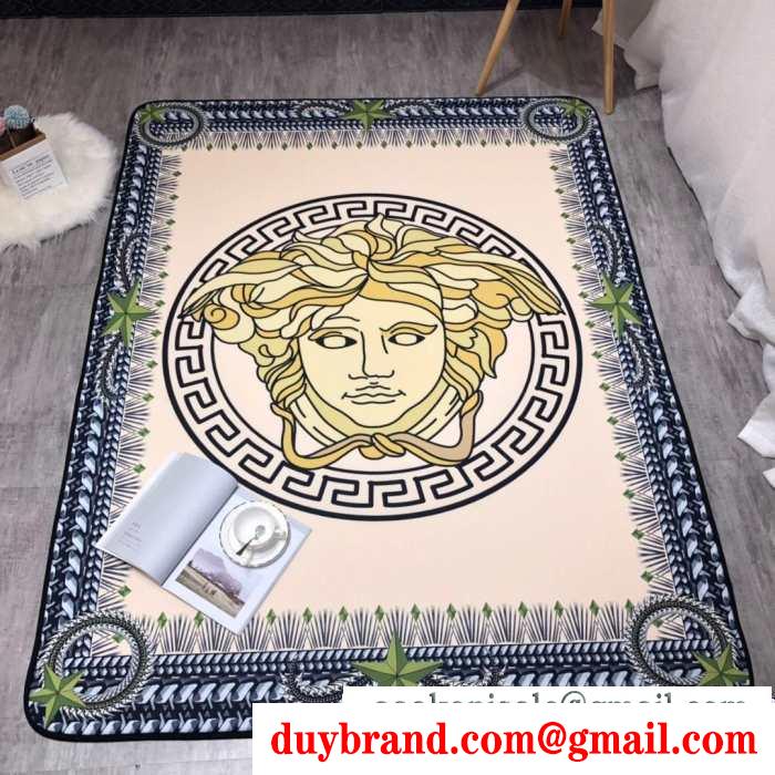 ヴェルサーチお部屋をお洒落にアップグレード VERSACE 滑り止め付き機能 ラグカーペット 気持ち良い肌触り 1年中使えるタイプ