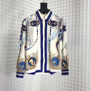 Các tọa độ tuyệt đẹp đã thành hiện thực vào các mặt hàng đường phố hoàng gia mùa thu và mùa đông trong mùa lạnh versace với bầu không khí giản dị như mùa thu / mùa đông