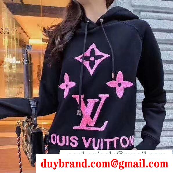 秋冬らしい落ち着いた雰囲気も演出 LOUIS VUITTON 秋冬着こなしも上品に演出 ルイ ヴィトン パーカー一気にトレンド感が出す