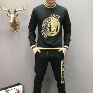 Versace Versace Underdodo Undero Upper và League Set Fall / Winter Fashion Fashion Tính năng