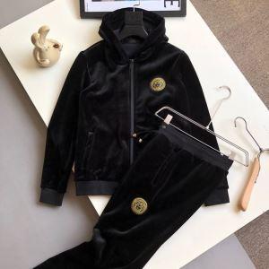 Dễ dàng kết hợp với tọa độ mùa thu và mùa đông. Versace Fall / Winter Fashion Versace _ Versace Versace_ Thương hiệu giá rẻ 