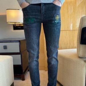 Quần jean ngoài trắng trắng Một hình bóng đẹp mà bạn có thể thưởng thức trang phục hàng ngày