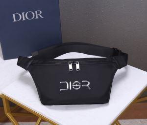 Dior Pouch là một túi dior đẹp với túi dior